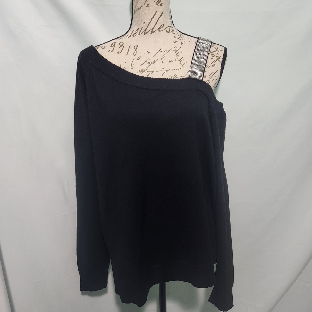 Jessica Simpson NWT Black Cold Shoulder Sweater W 1 Rhinestone Strap. Size 2X